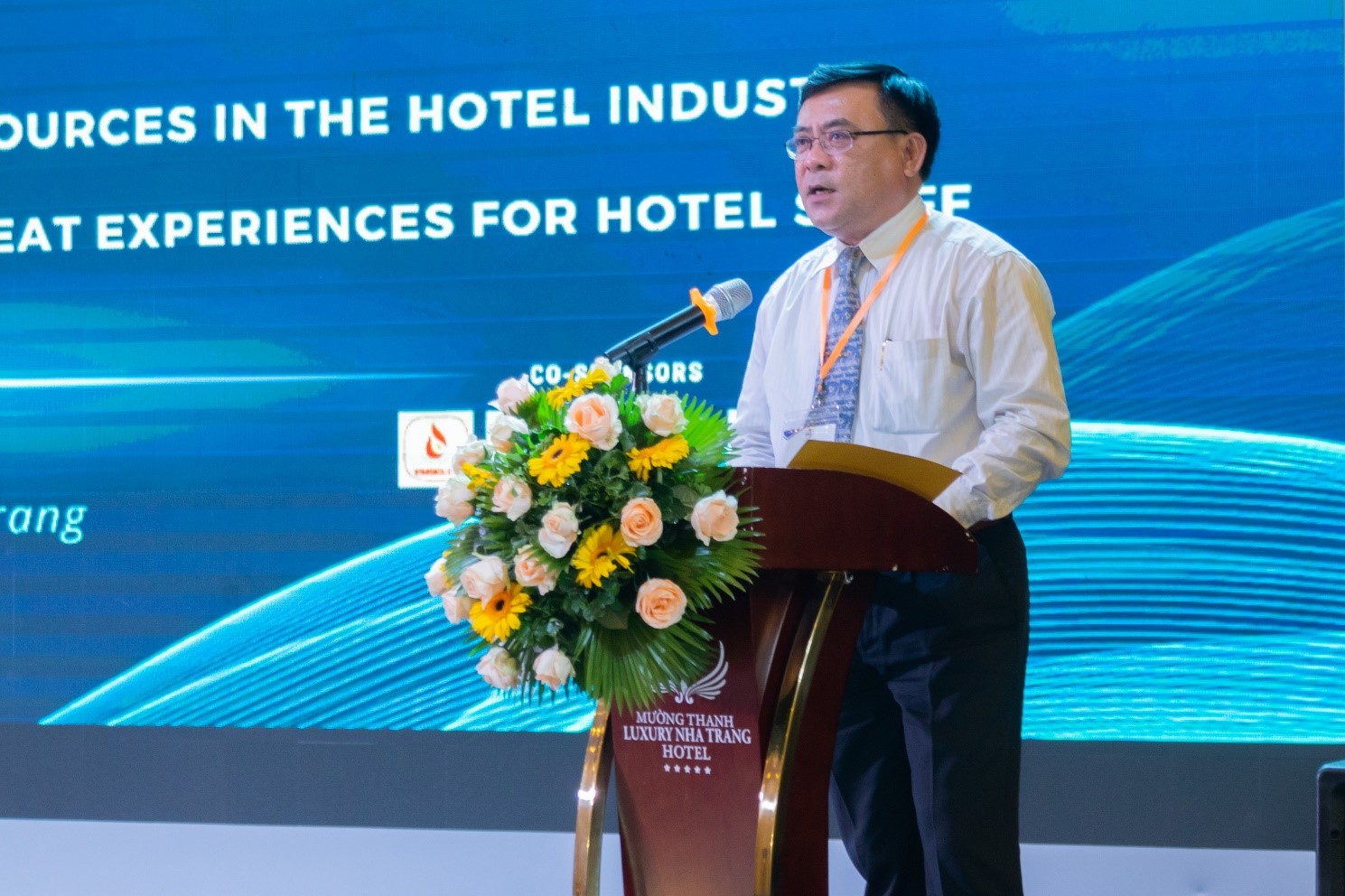 Ông Phan Đình Phùng - Phó Giám đốc Sở Du lịch Khánh Hòa chia sẻ về thực trạng và giải pháp thu hút nguồn nhân lực du lịch Khánh Hòa